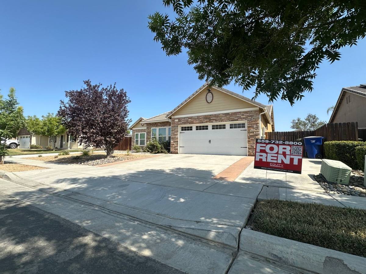 House for rent at 1562 National Dr, Lemoore, CA 93245
