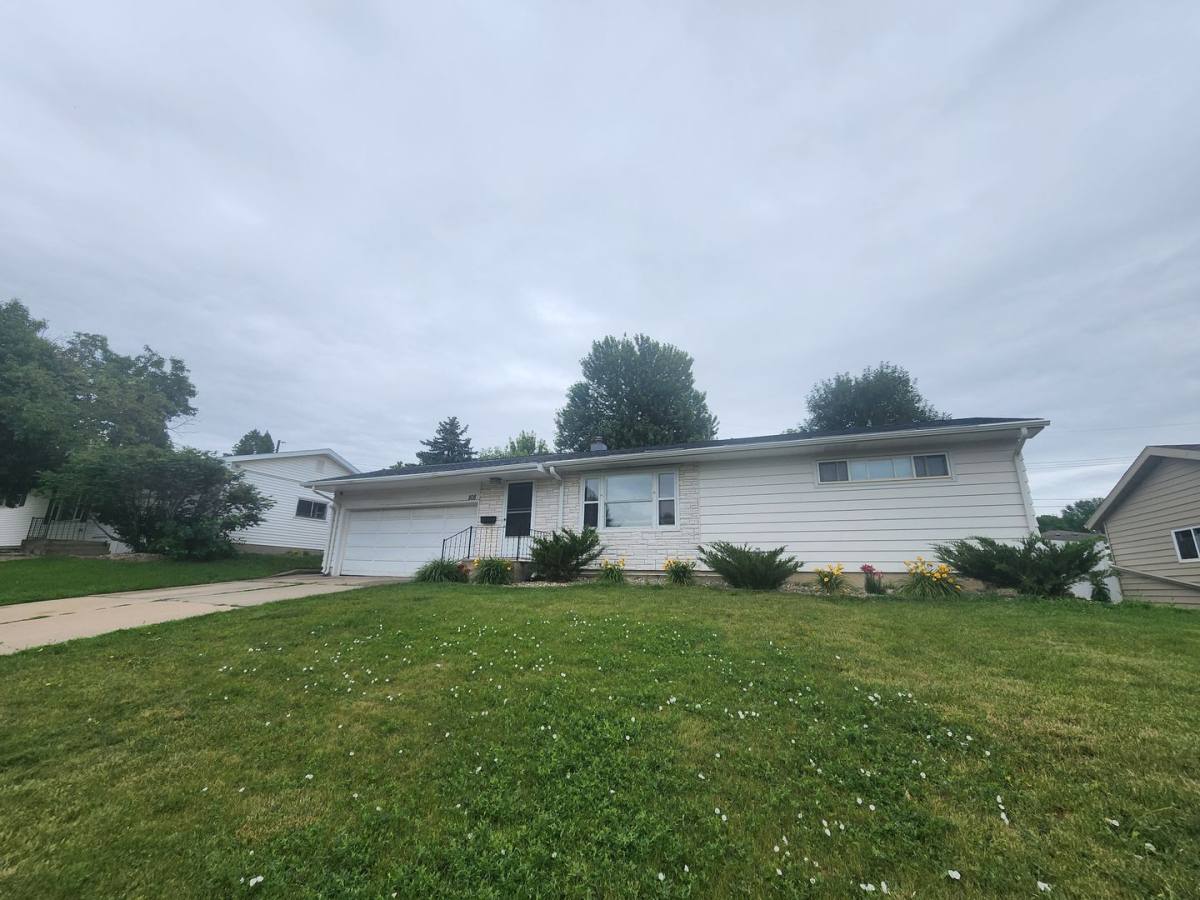 House for rent at 808 S Jessica Ave, Sioux Falls, SD 57103