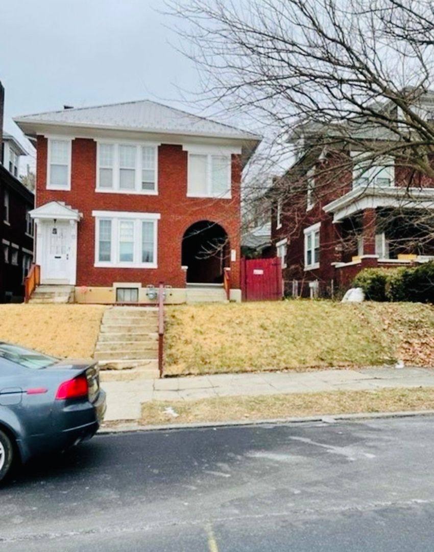 Townhouse for rent at 2040 Market St, Harrisburg, PA 17103