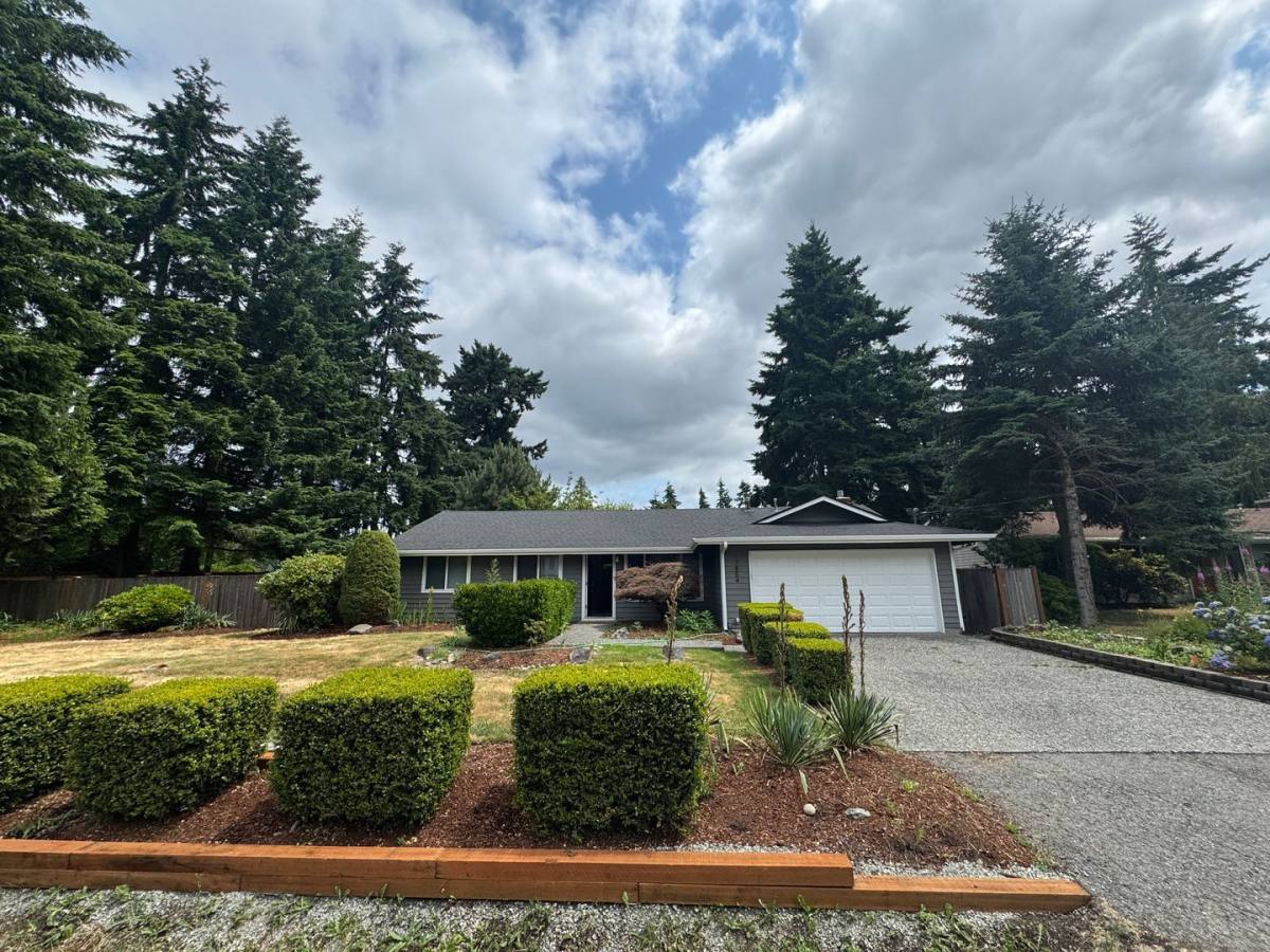 House for rent at 7854 131st Ave NE, Kirkland, WA 98034