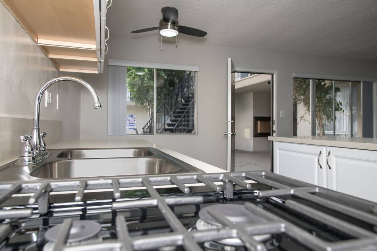 Apartment for rent at 833 W Foothill Blvd, Monrovia, CA 91016
