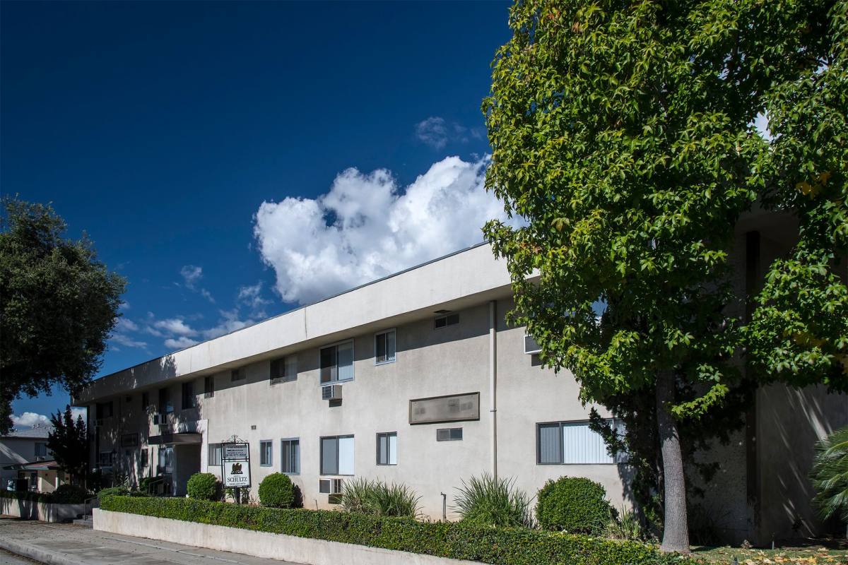 Apartment for rent at 833 W Foothill Blvd, Monrovia, CA 91016