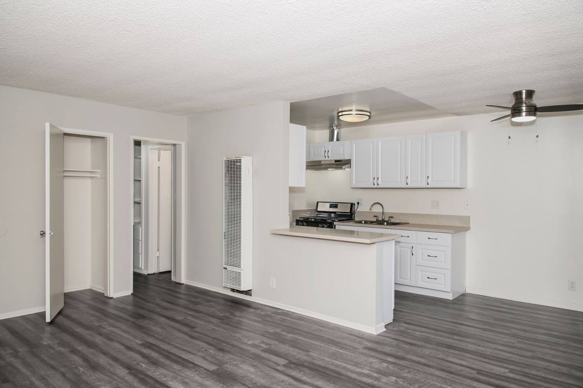 Apartment for rent at 833 W Foothill Blvd, Monrovia, CA 91016
