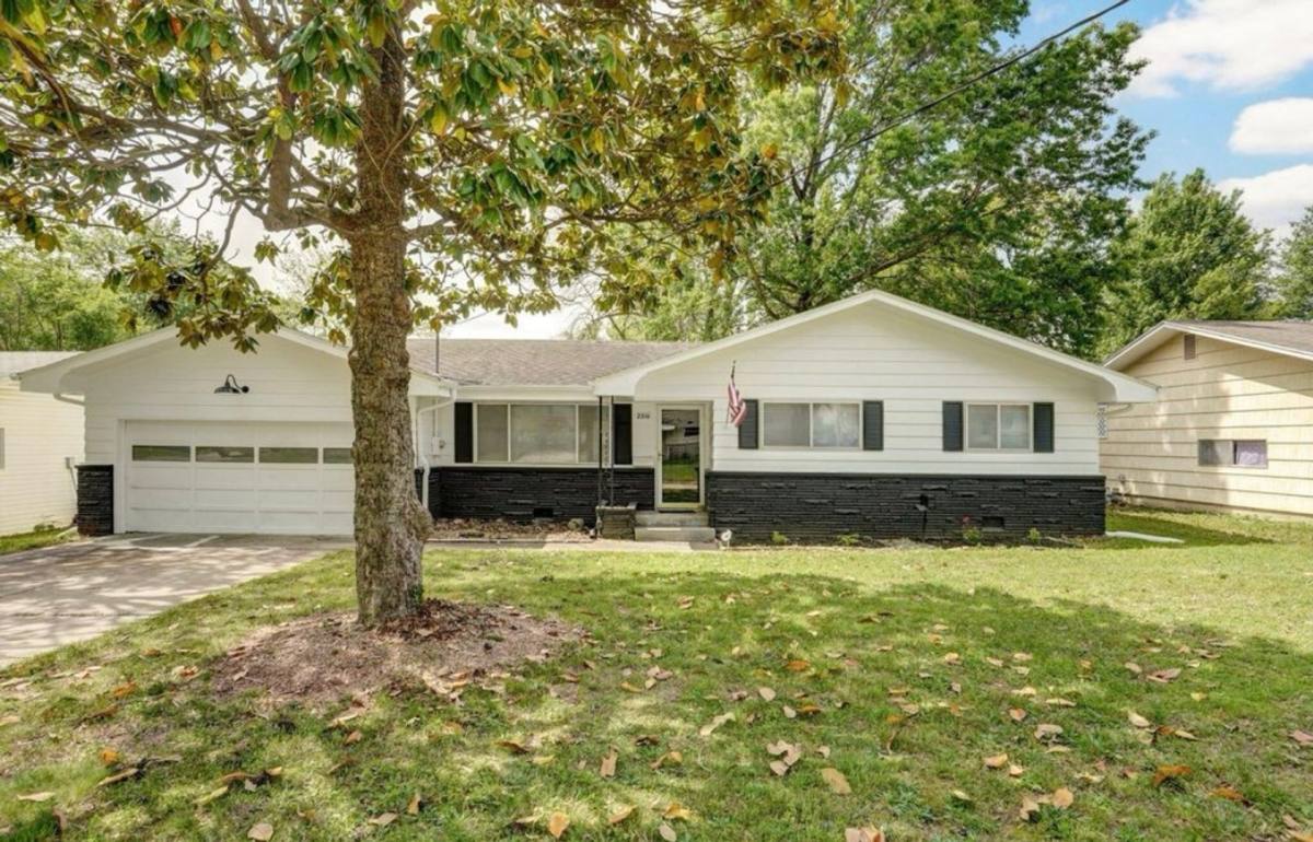 House for rent at 2710 E Linwood St, Springfield, MO 65804