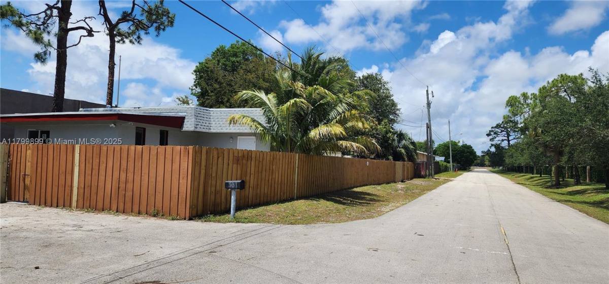 Apartment for rent at 901 SW 13th St, Pompano Beach, FL 33060
