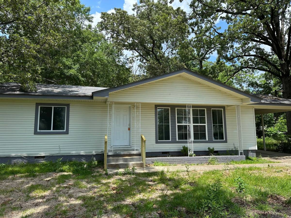 House for rent at 2880 Oak Forest Dr, Jackson, MS 39212