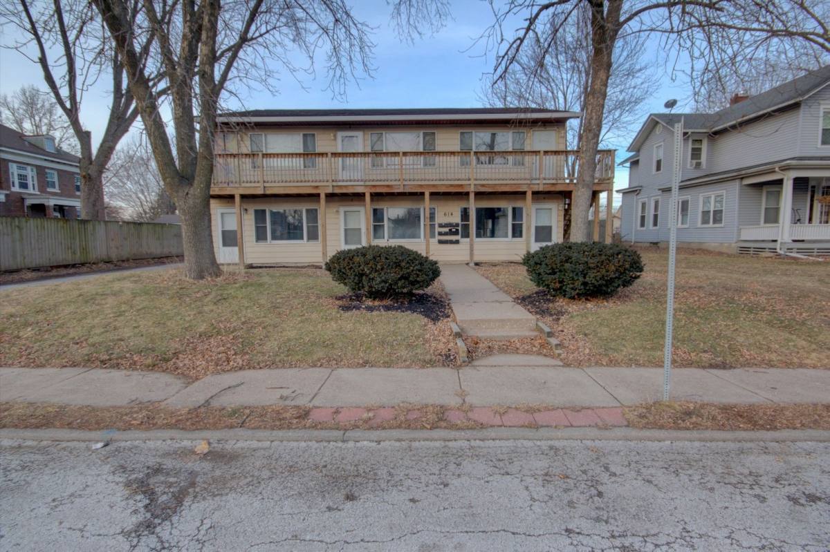 Apartment for rent at 614 E 15th St, Davenport, IA 52803