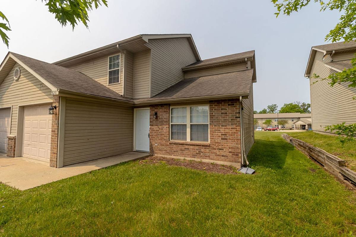 Apartment for rent at 5209-5211 Currituck Lane, Columbia, MO 65202