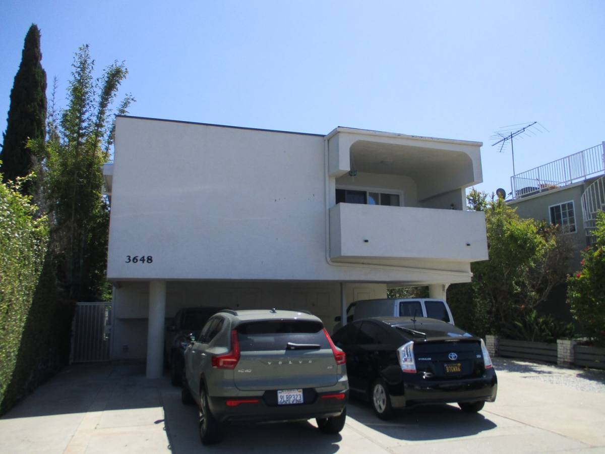 Apartment for rent at 3648 Veteran Ave, Los Angeles, CA 90034