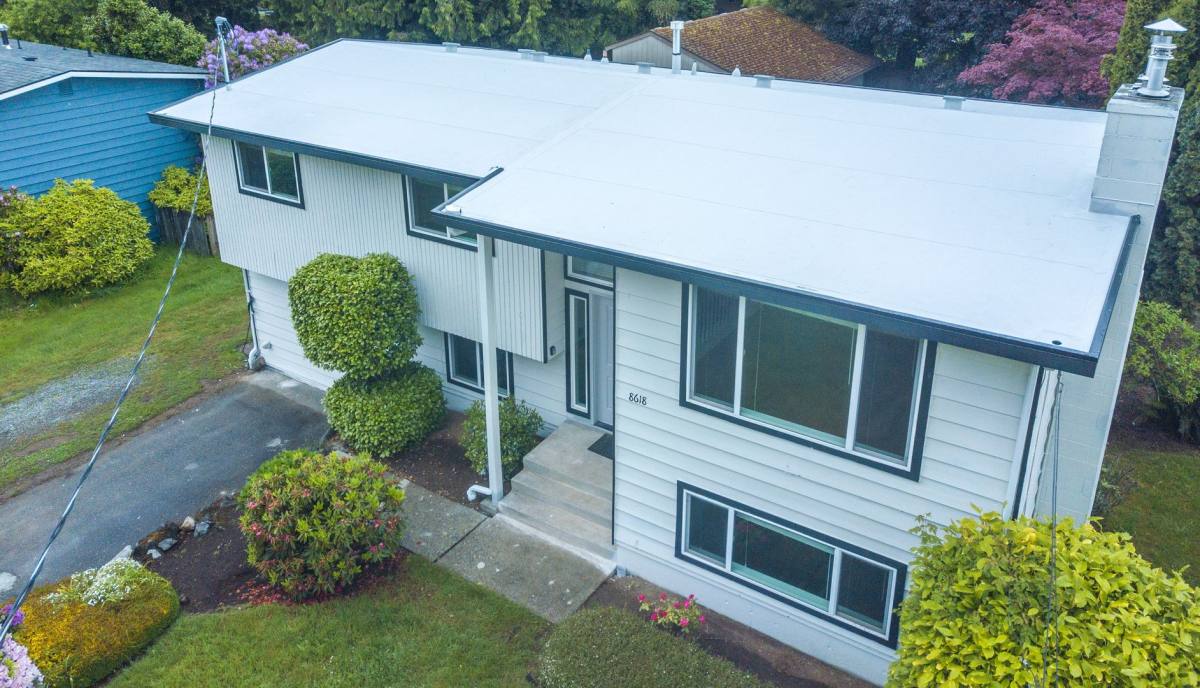 House for rent at 8618 NE 137th St, Kirkland, WA 98034