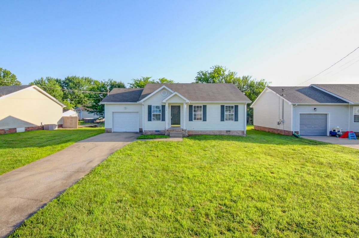 House for rent at 240 Waterford Dr, Oak Grove, KY 42262