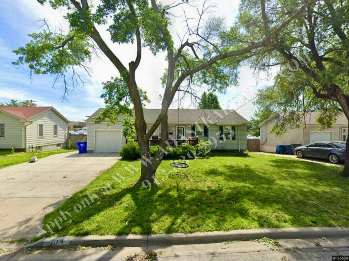 House for rent at 304 S Chester Terrace, Olathe, KS 66061