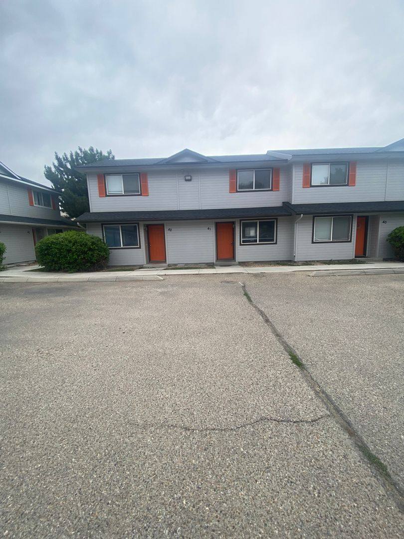Apartment for rent at 1215 S Ivy St, Nampa, ID 83686