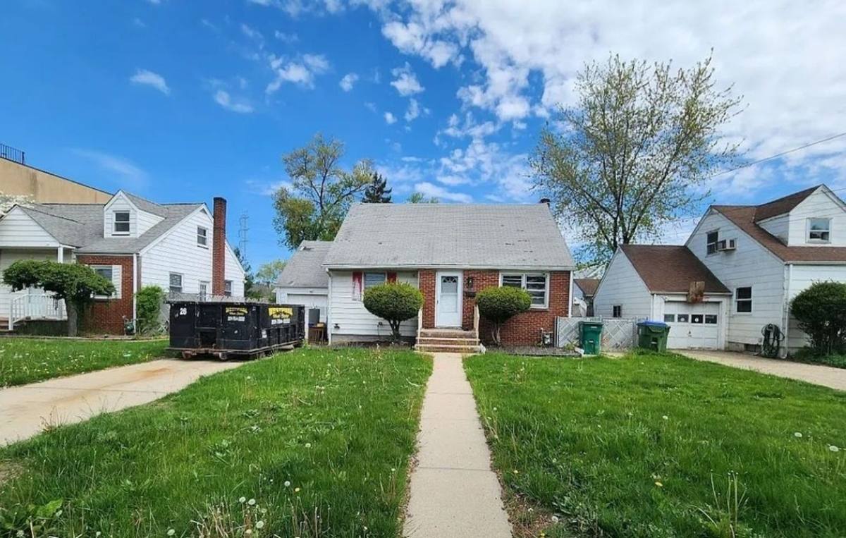 Apartment for rent at 1076 Amboy Ave, Edison, NJ 08837