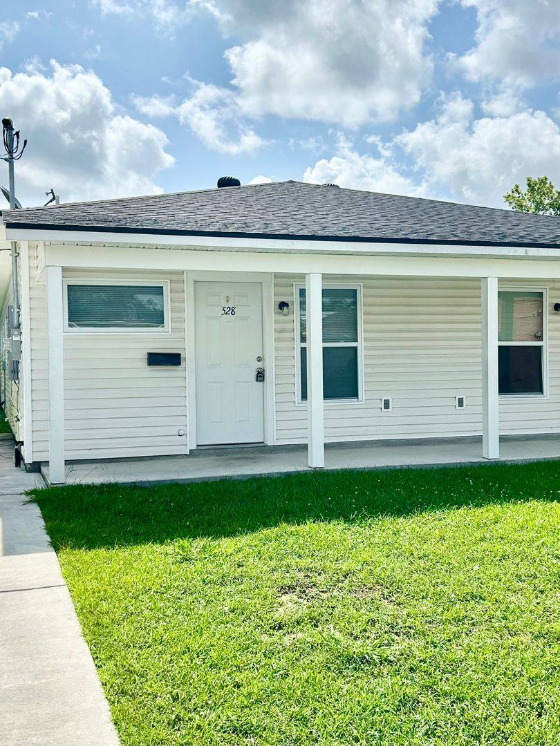 Apartment for rent at 526-28 Live Oak Blvd, Baton Rouge, LA 70806