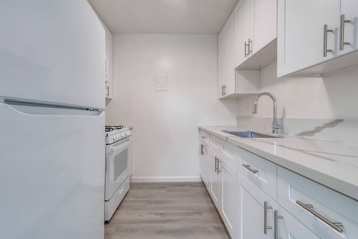 Apartment for rent at 3528 W Adams Blvd, Los Angeles, CA 90018