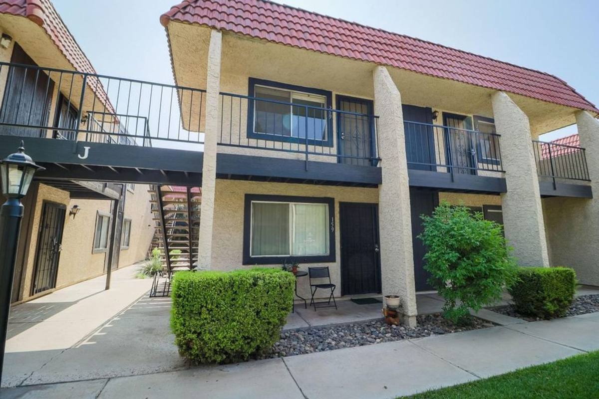 Condo for rent at 700 W University Dr, Tempe, AZ 85281