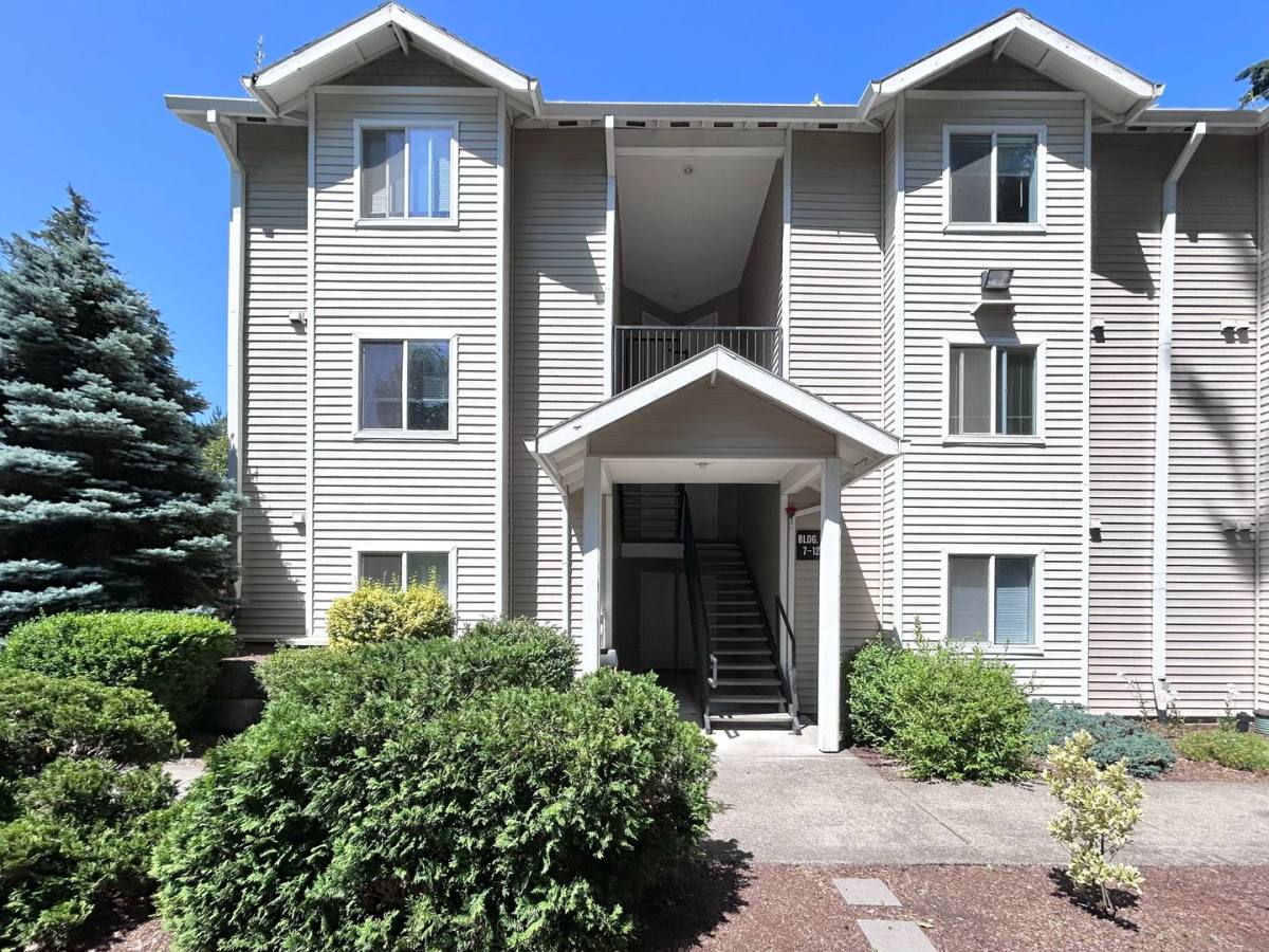 Apartment for rent at 12520 SE Foster Rd, Portland, OR 97236