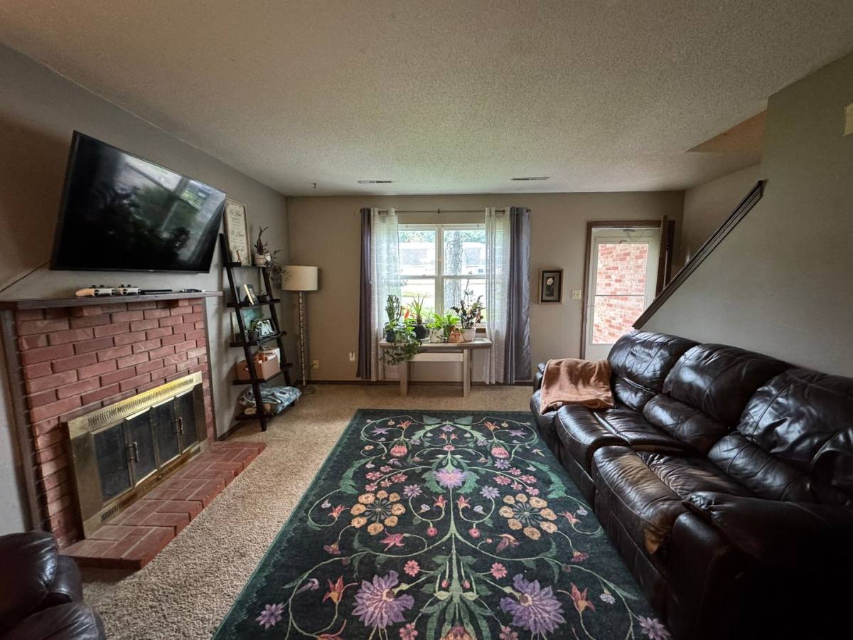 Apartment for rent at 4316-4318 W Ludwick Blvd, Columbia, MO 65203
