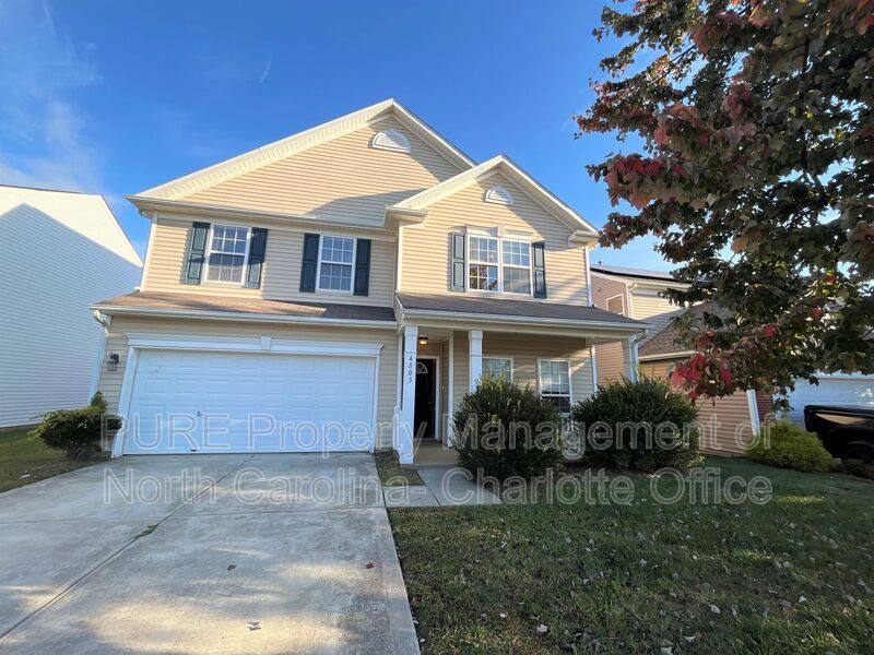 House for rent at 4803 Sunburst Lane, Charlotte, NC 28213