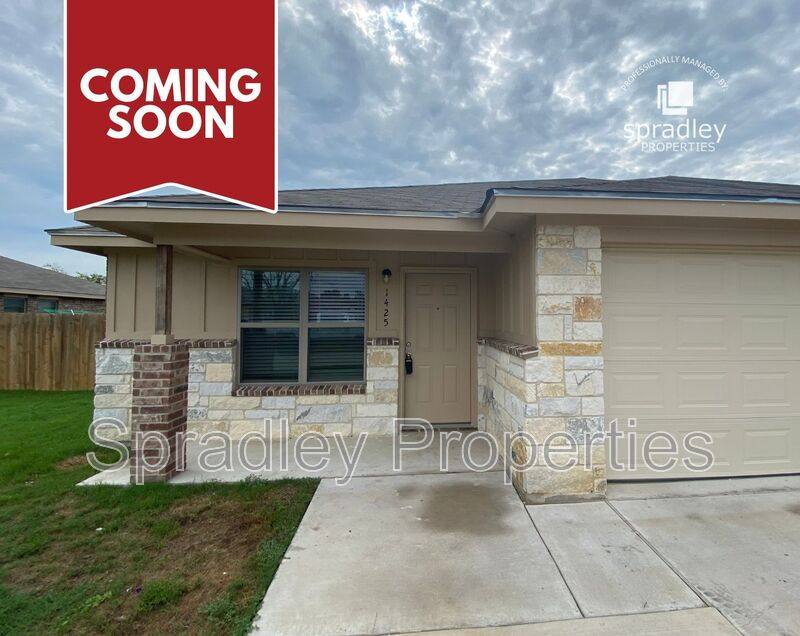 Townhouse for rent at 1425 Leon Rd, Little River Academy, TX 76554