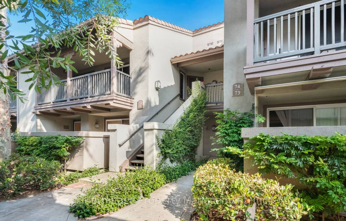 Apartment for rent at 2800 Keller Dr, Tustin, CA 92782