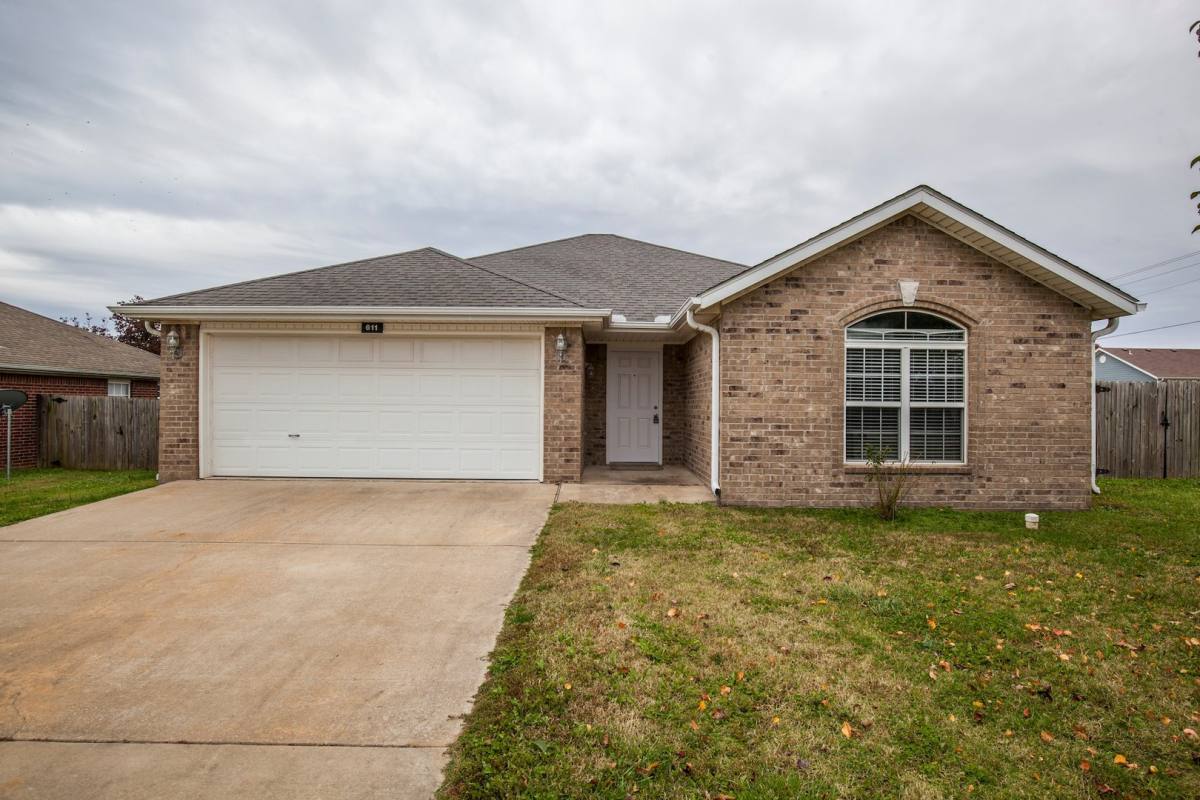 House for rent at 611 Firewood Dr, Centerton, AR 72719