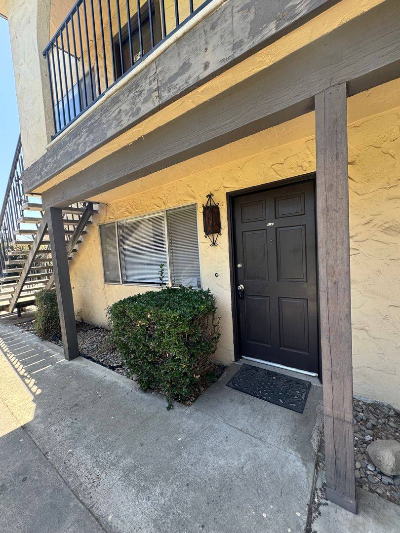 Apartment for rent at 733 S County Center Dr 3143-49 W Campus Ave, Visalia, CA 93277