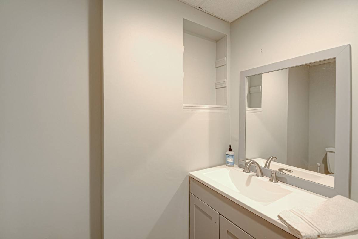 Apartment for rent at 2920 Robinhood Rd, Winston Salem, NC 27106