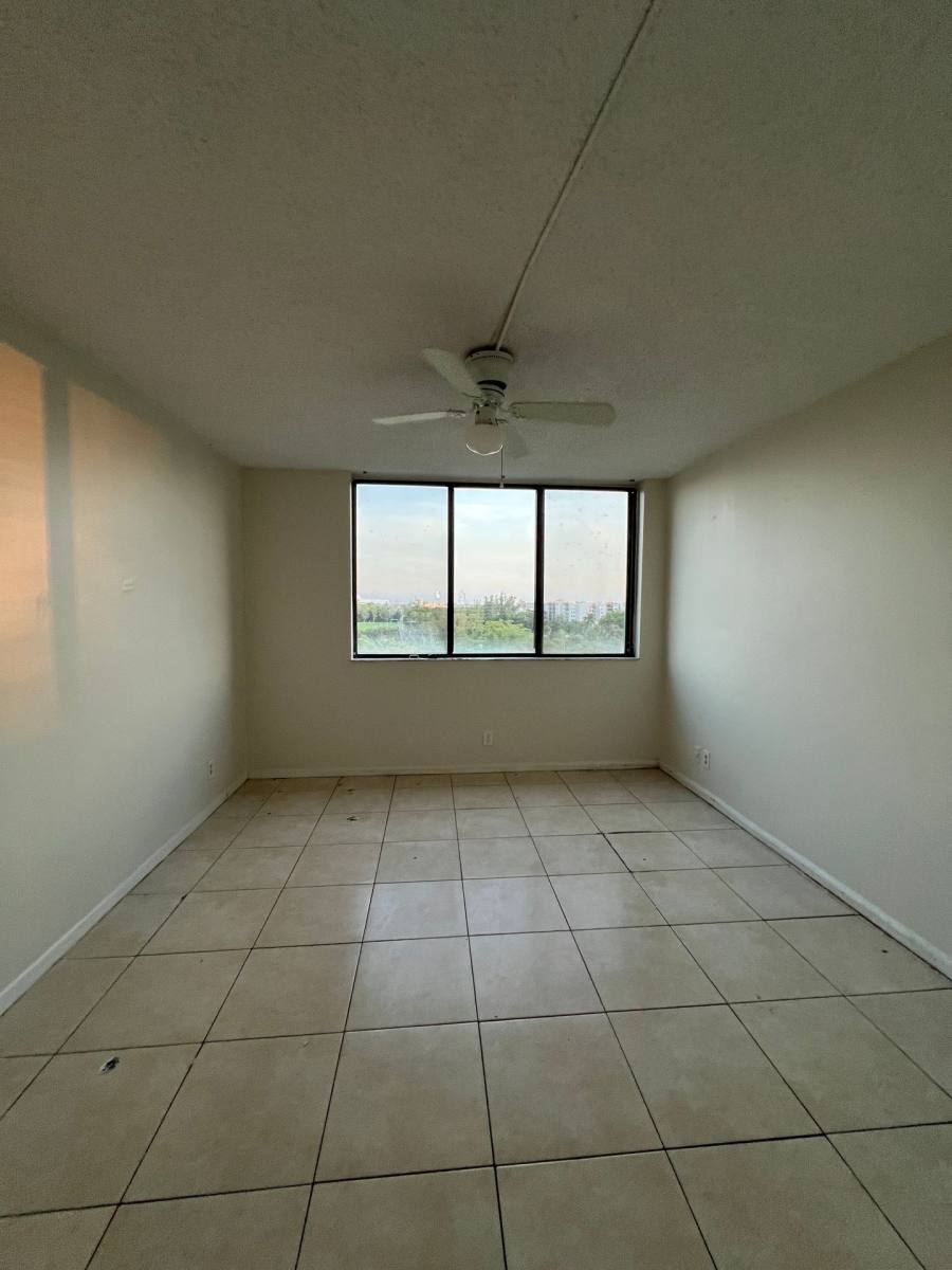 Apartment for rent at 4222 Inverrary Blvd, Fort Lauderdale, FL 33319