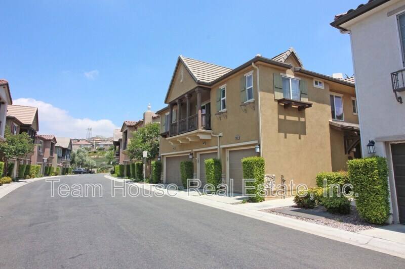 Townhouse for rent at 28440 Mirabelle Lane, Santa Clarita, CA 91350