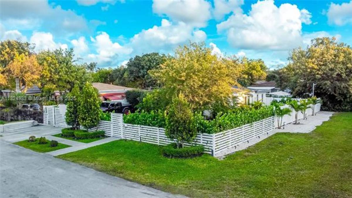 House for rent at 532 NW 100th St, Miami, FL 33150