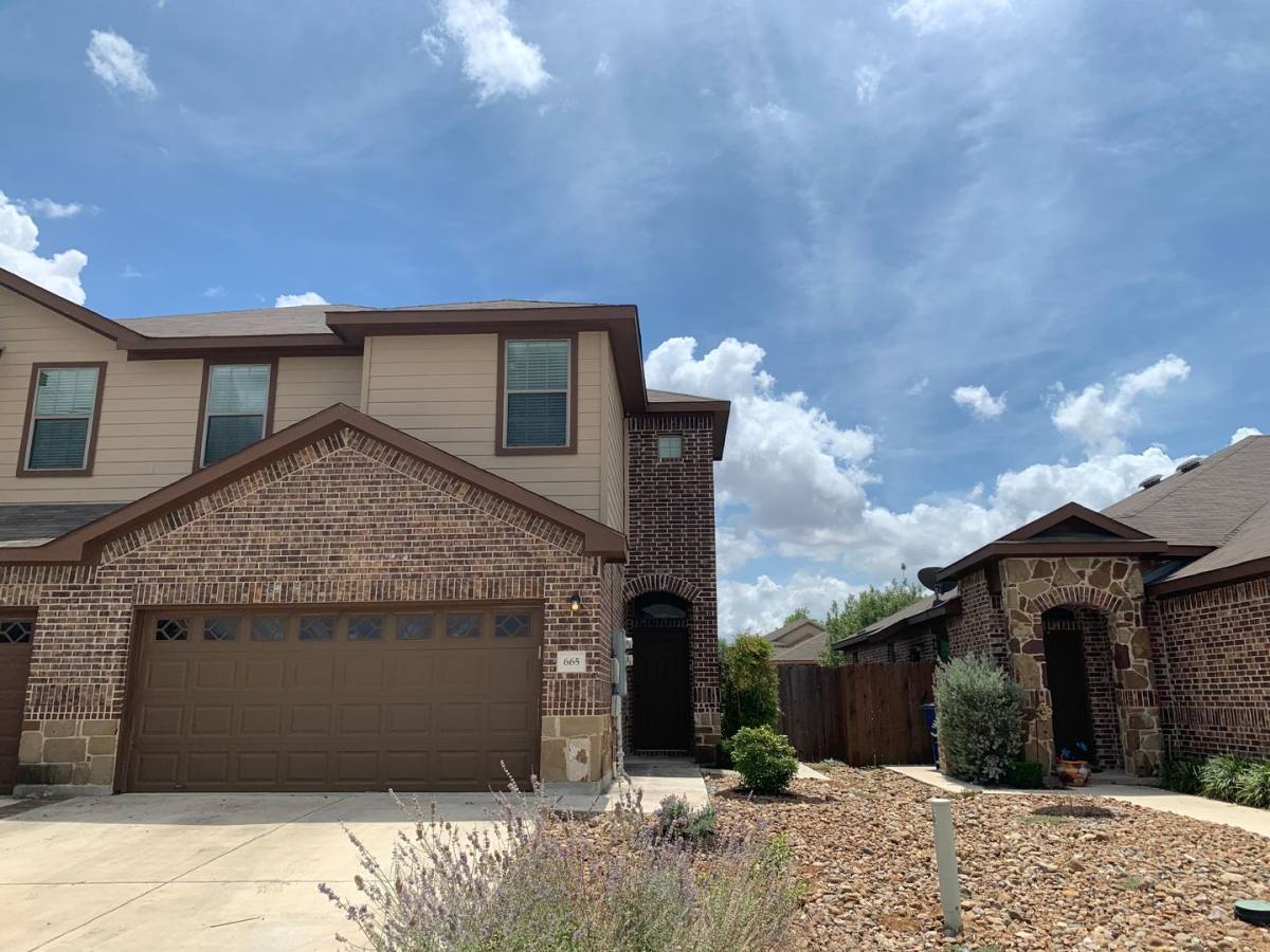 House for rent at 665 Creekside Circle, New Braunfels, TX 78130