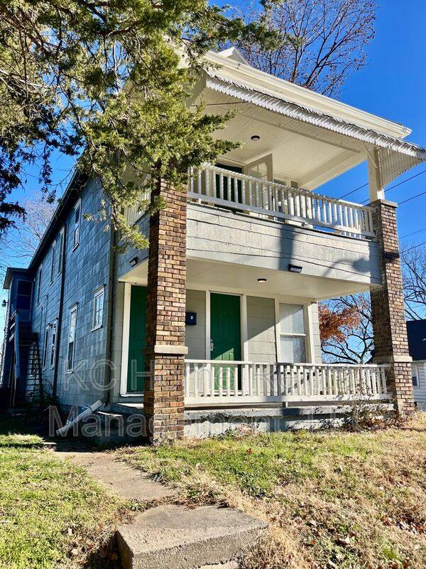 Townhouse for rent at 2947 York St #2, Kansas City, MO 64128