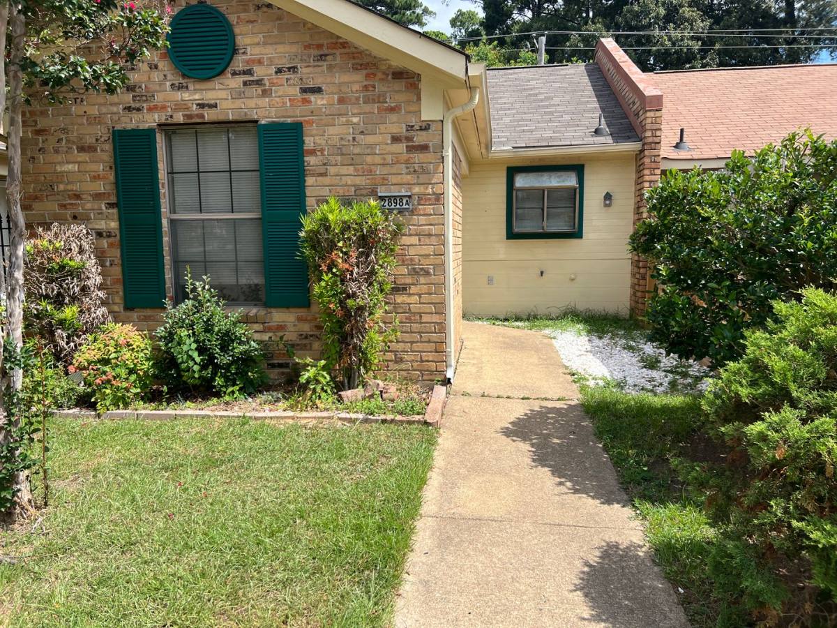 Townhouse for rent at 2898 Mackey, Shreveport, LA 71118