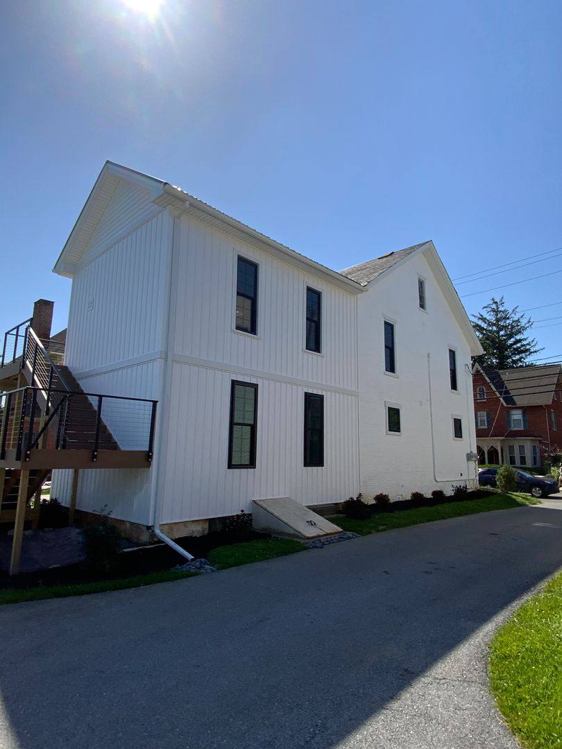 Apartment for rent at 221 W Main St, New Holland, PA 17557
