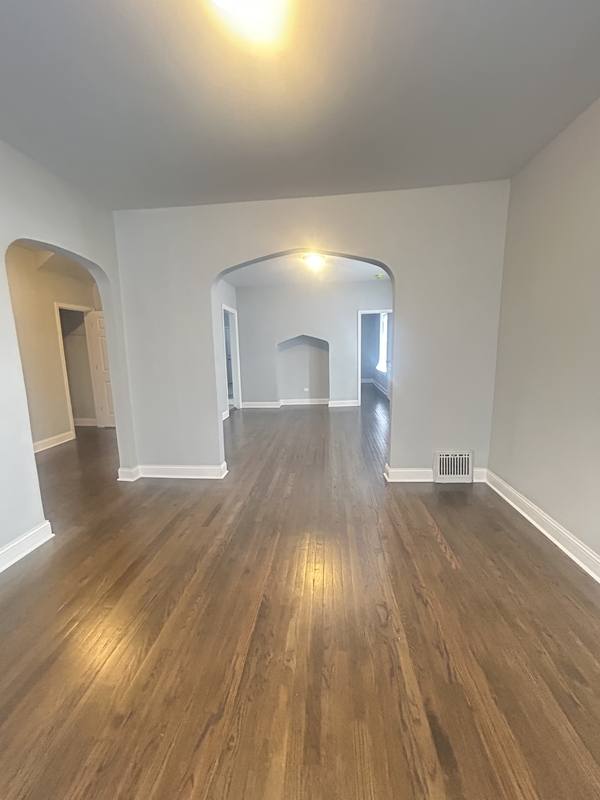 Apartment for rent at 5759 S Wolcott Ave #1, Chicago, IL 60636