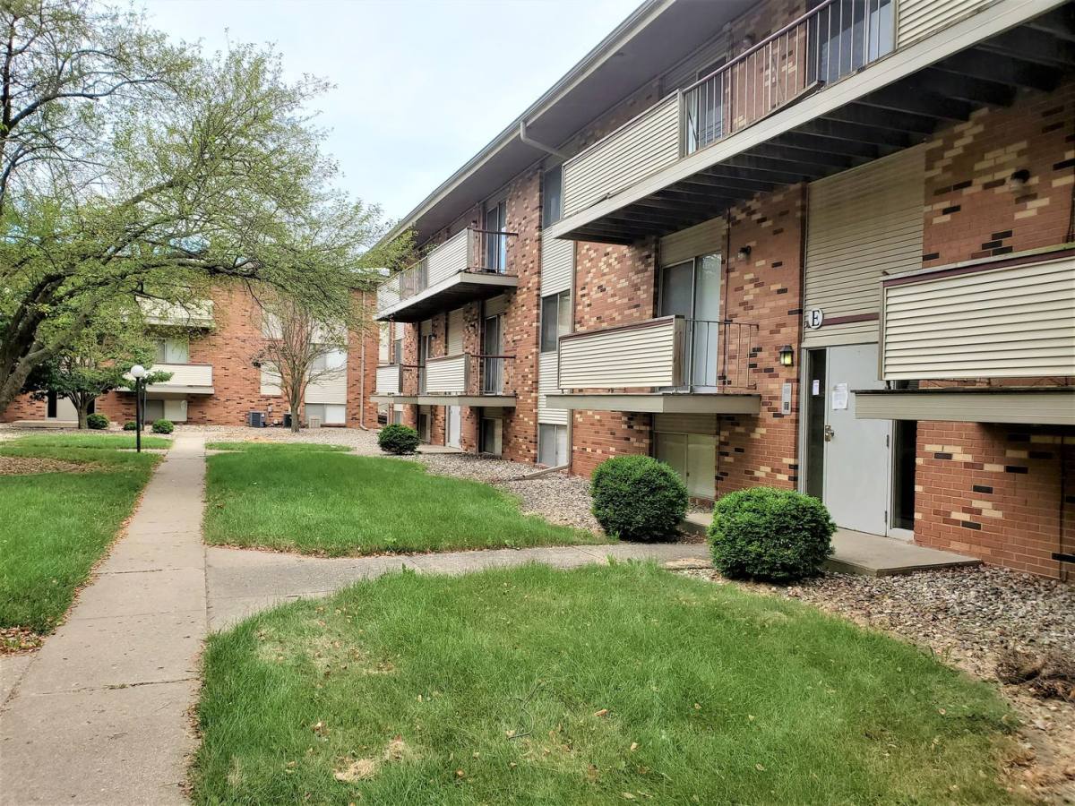 Apartment for rent at 800 S Mattis Ave, Champaign, IL 61821