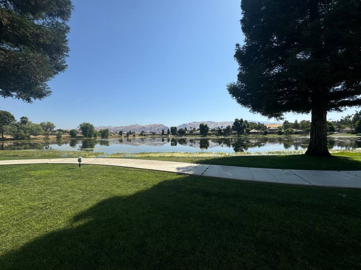 Apartment for rent at 14500 Las Palmas Dr, Bakersfield, CA 93306