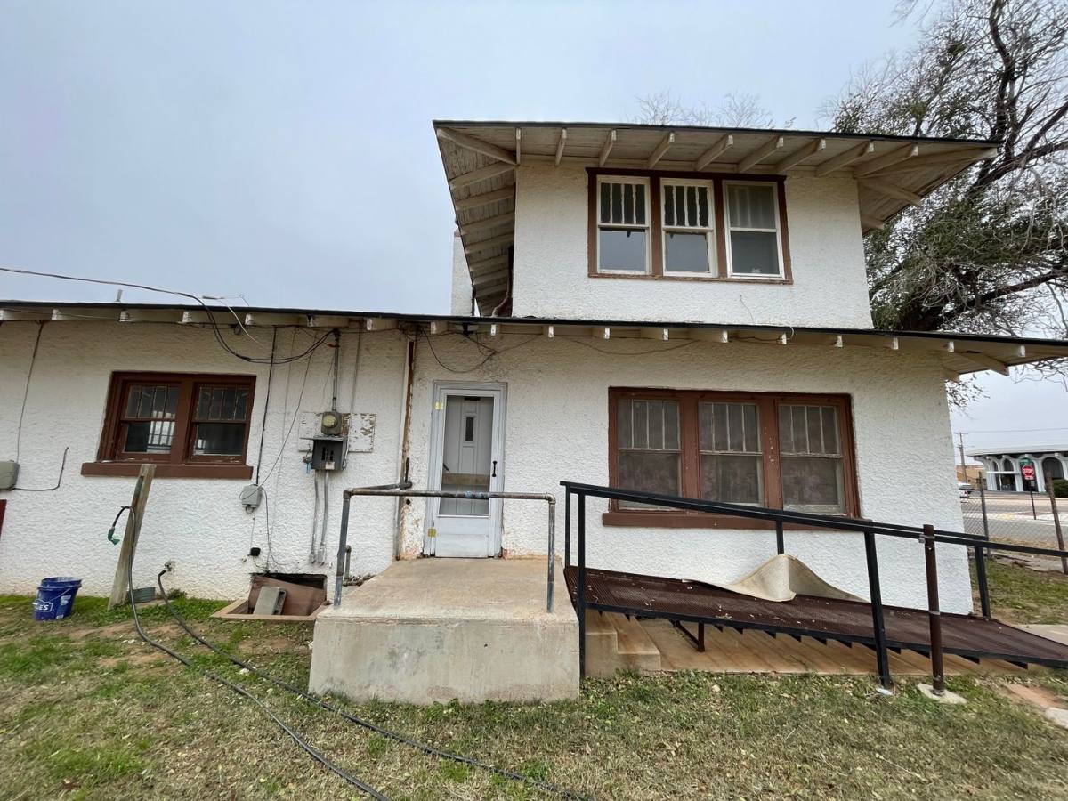 Apartment for rent at 300 E 5th St, Clovis, NM 88101