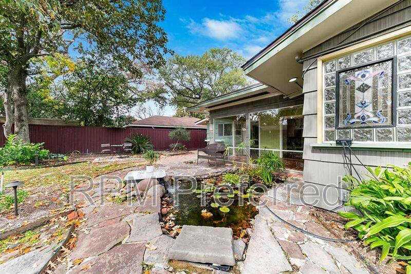 House for rent at 5221 W 43rd St, Houston, TX 77092