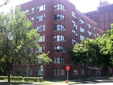 Apartment for rent at 6900 S Shore Dr, Chicago, IL 60649