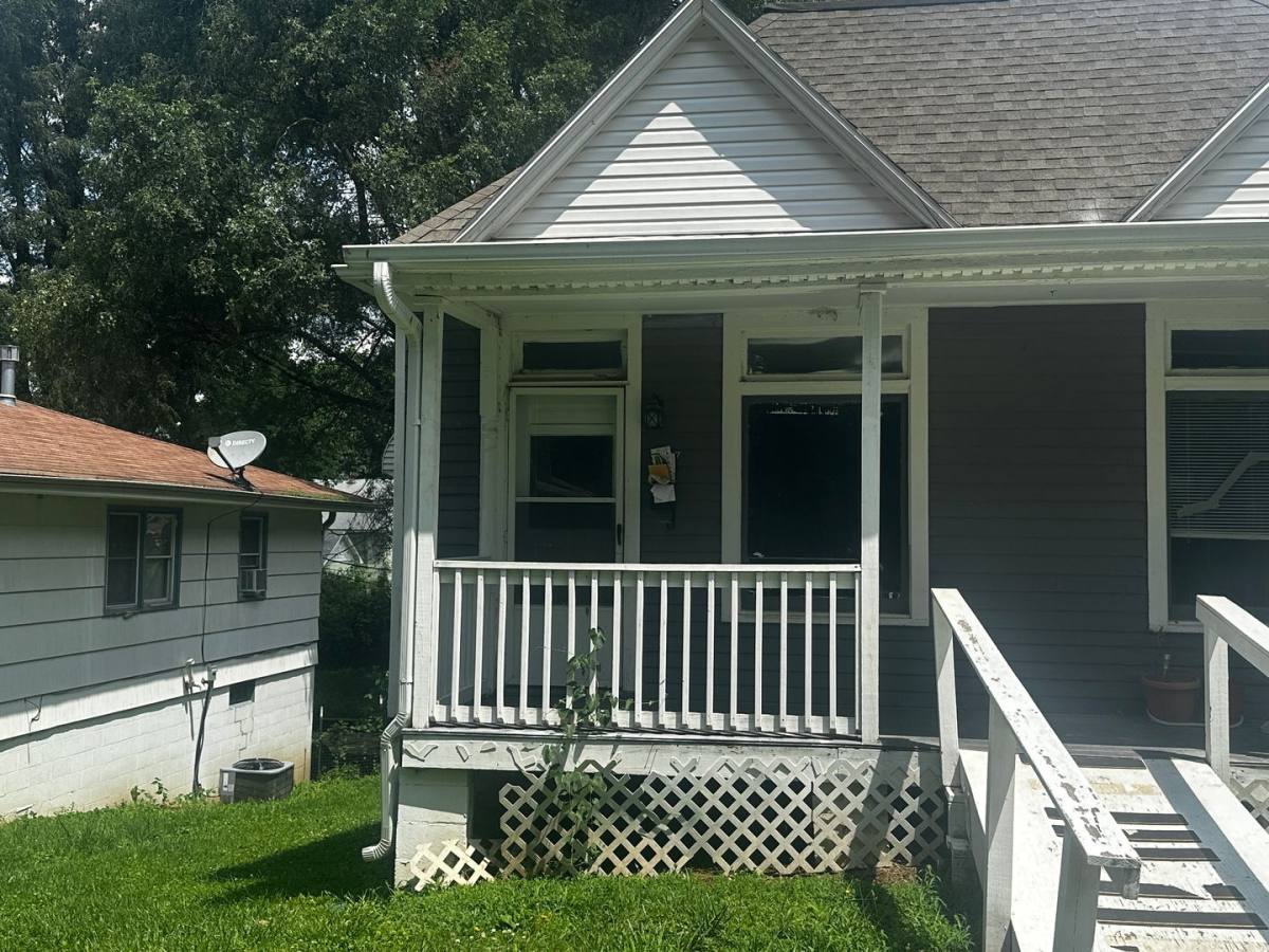 Apartment for rent at 2917 Locust St, Saint Joseph, MO 64501