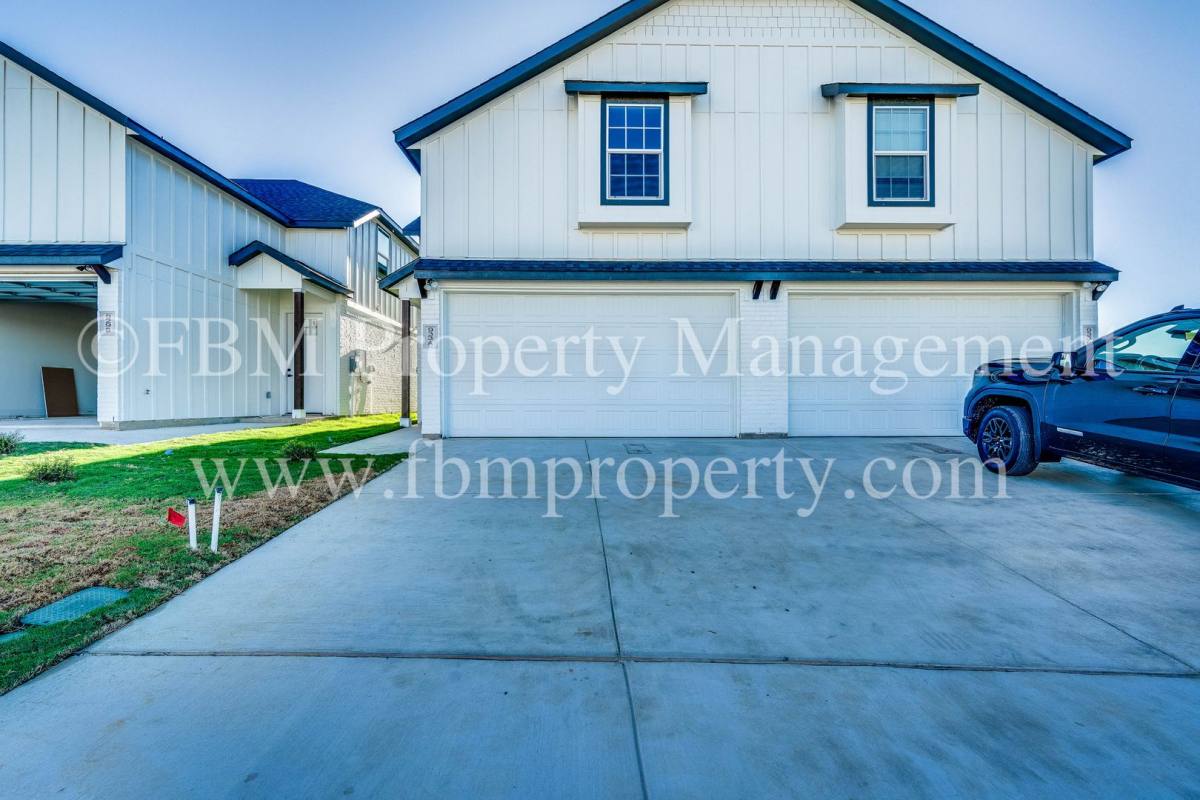 Apartment for rent at 920 Cooksey Court, Grandview, TX 76050