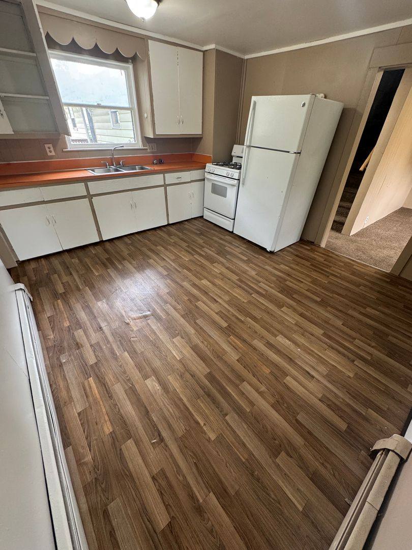 Apartment for rent at 802 S Woodbridge St, Saginaw, MI 48602