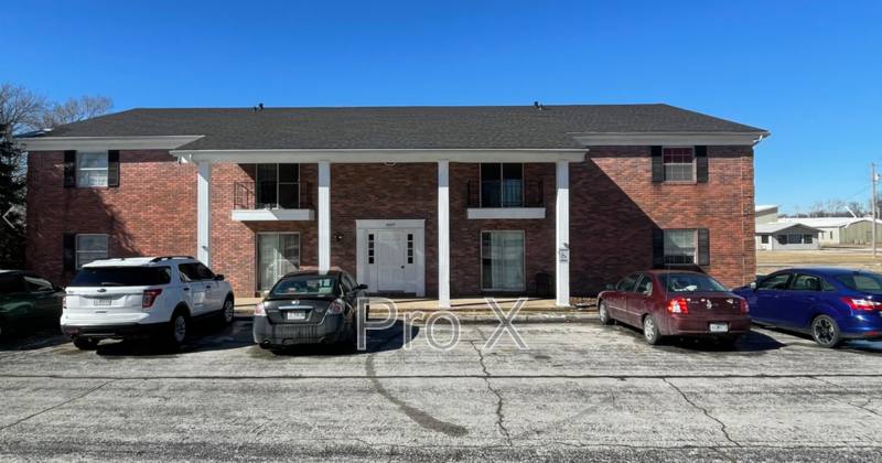 Townhouse for rent at 2027-2037 S River St #11 2027, Carthage, MO 64836