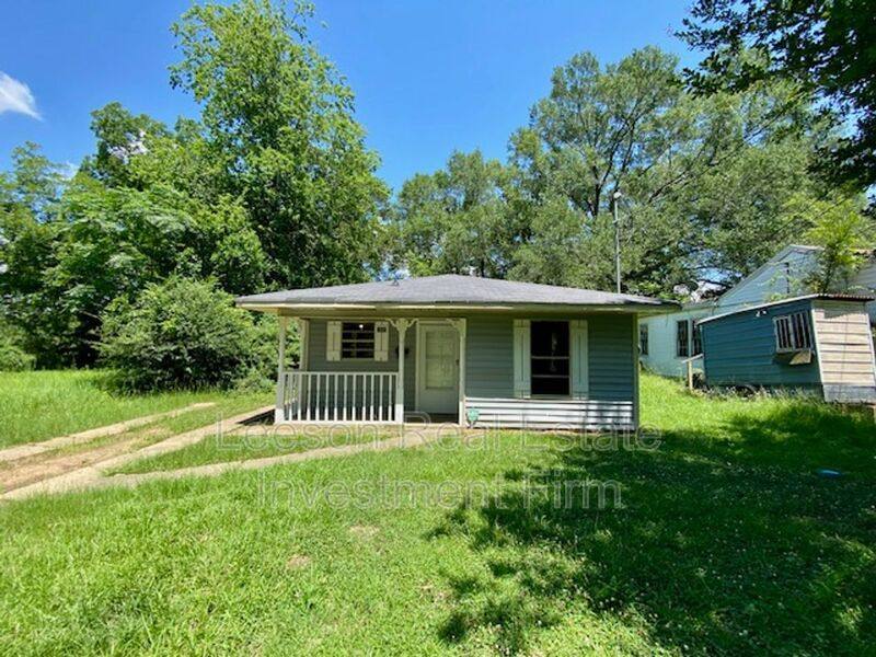 House for rent at 3809 Magazine St, Shreveport, LA 71108