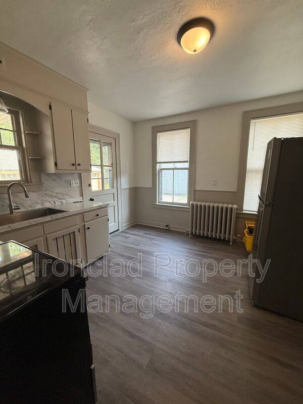 Apartment for rent at 14-16 Pease Ave #2, Middletown, CT 06457