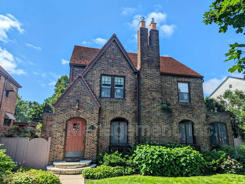 House for rent at 1720 Hillcrest Ave, Saint Paul, MN 55116