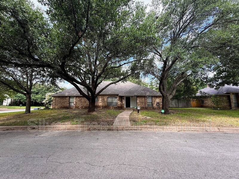 House for rent at 7716 Pampas Dr, Fort Worth, TX 76133
